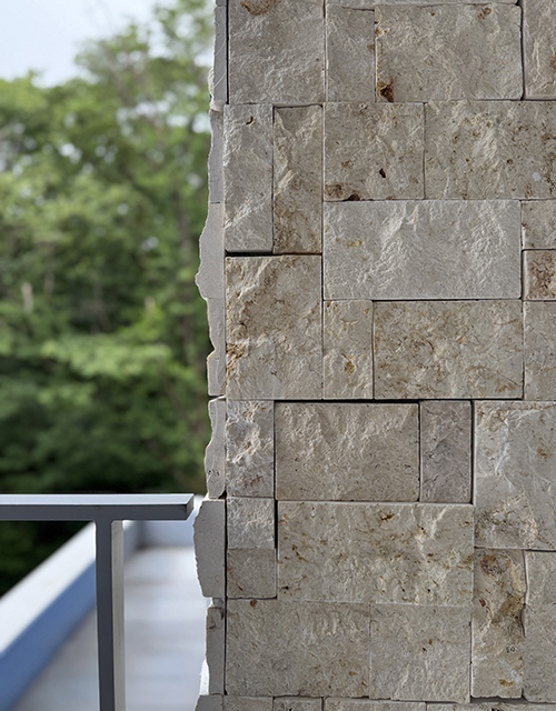 光と影を纏わせる、自然な質感