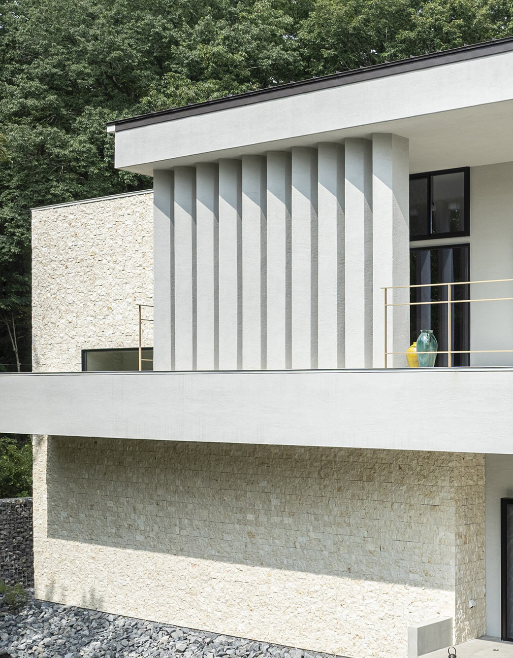 ホワイトストーンを施した外観